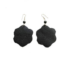  Leather-earring-black-flower-2-kreassions.com
