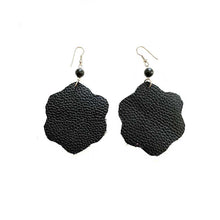 Load image into Gallery viewer, kreassions.com Leather-earring-black-flower-2
