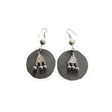 Load image into Gallery viewer, kreassions.com Leather-earring-gray-round
