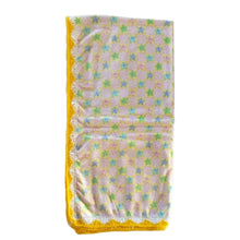 baby blanket in flannel stars pattern with yellow and white crocheted edge - kreassions.com 