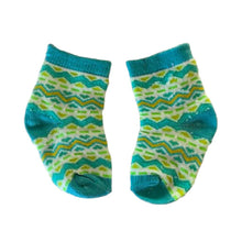 Pair of teal baby socks with zigzag pattern - kreassions.com